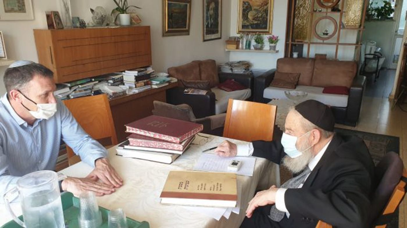 השר כהנא בביתו של הרב שטרן