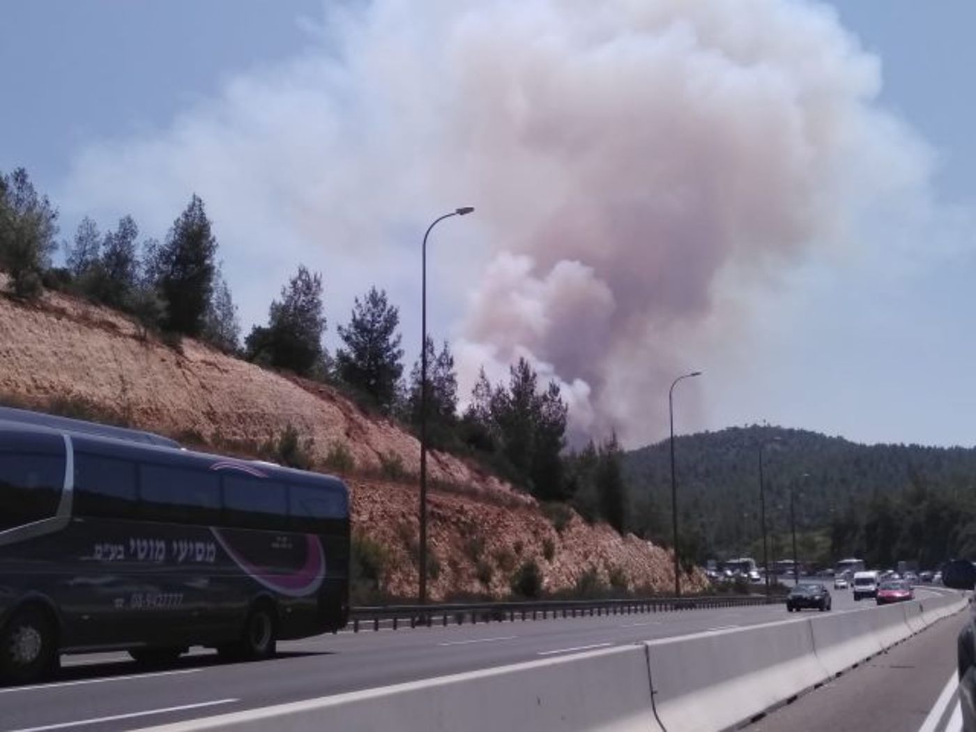 השריפה בהרי ירושלים: מאבק נרחב בקו הבתים