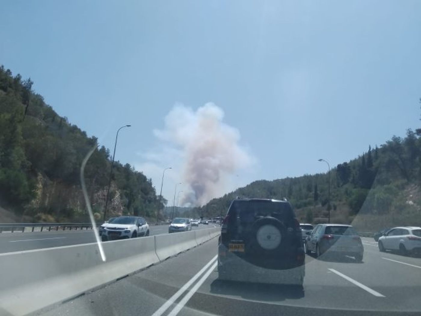 השריפה בהרי ירושלים: מאבק נרחב בקו הבתים