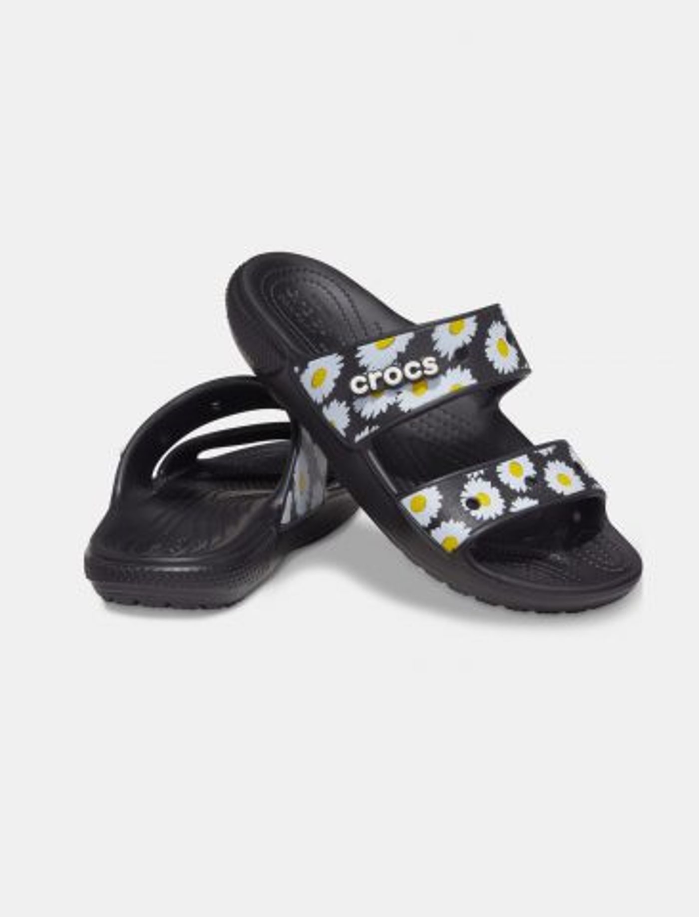 סנדל מהקולקציה של רשת Crocs