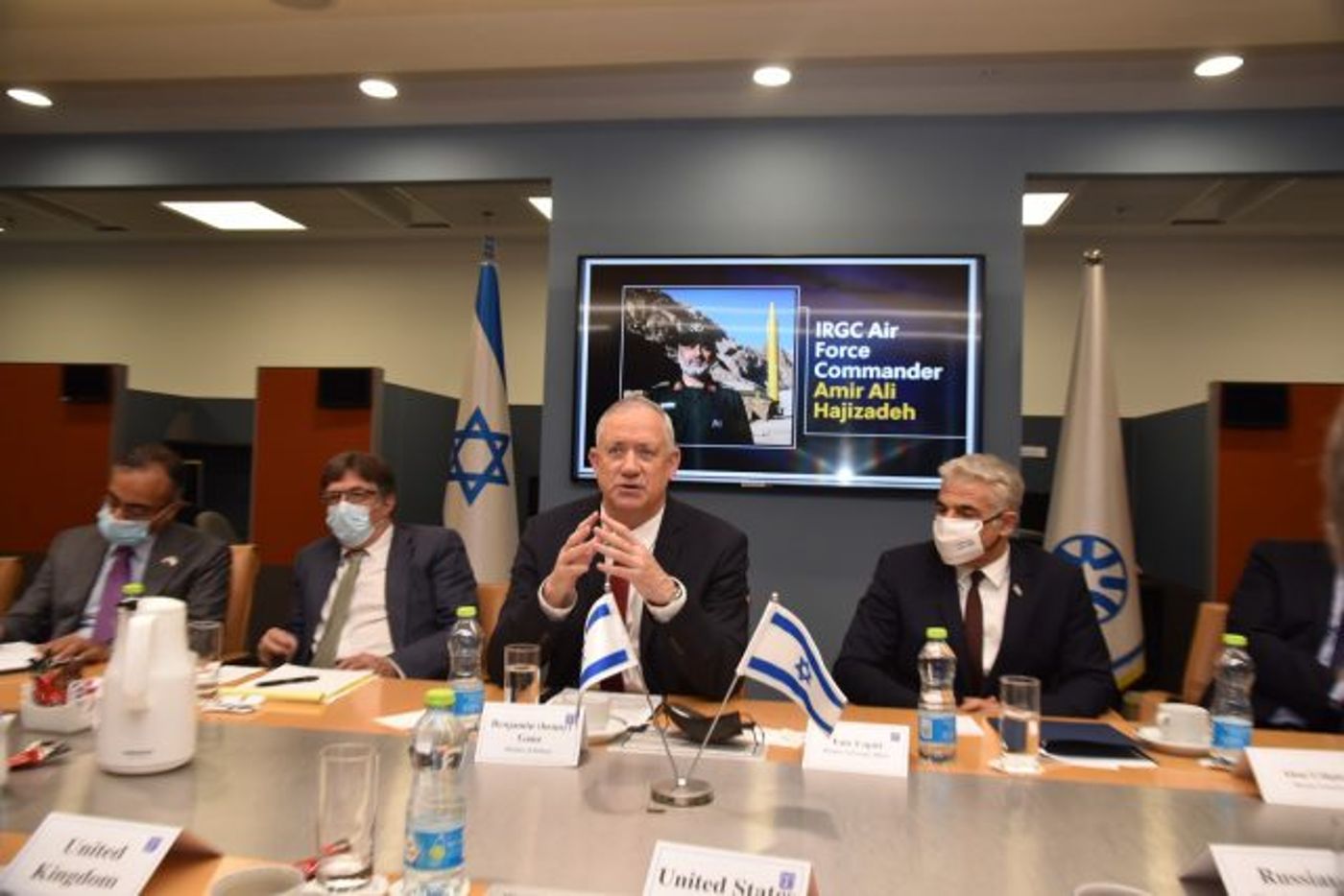 לפיד וגנץ חשפו את הבכיר האיראני האחראי לתקיפה
