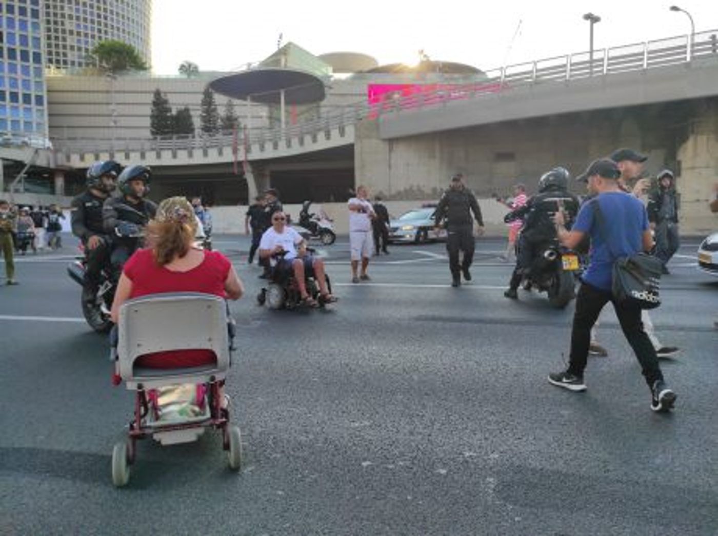 הנכים מפגינים בתל אביב: "דורשים את מה שמגיע לנו"
