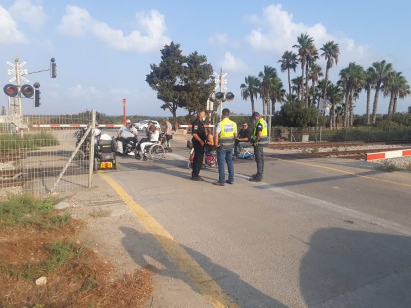 פעילי מחאת הנכים חסמו את הרכבת בצומת הבונים