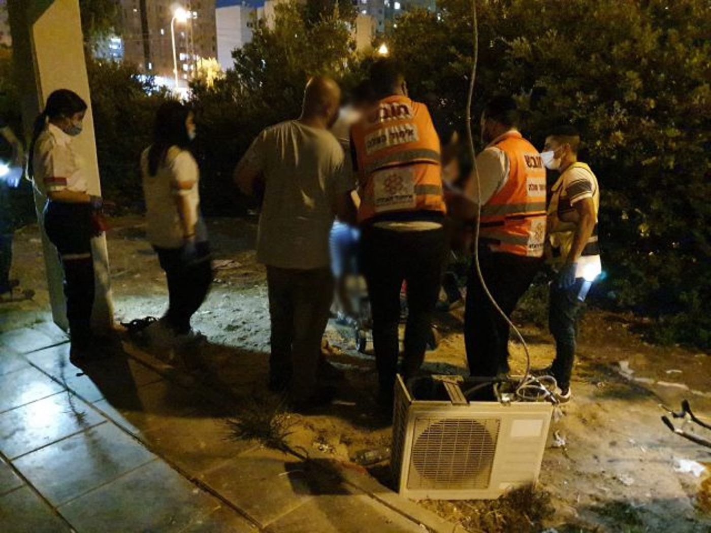 מתקין מזגנים נפל בעת עבודתו. מצבו קשה