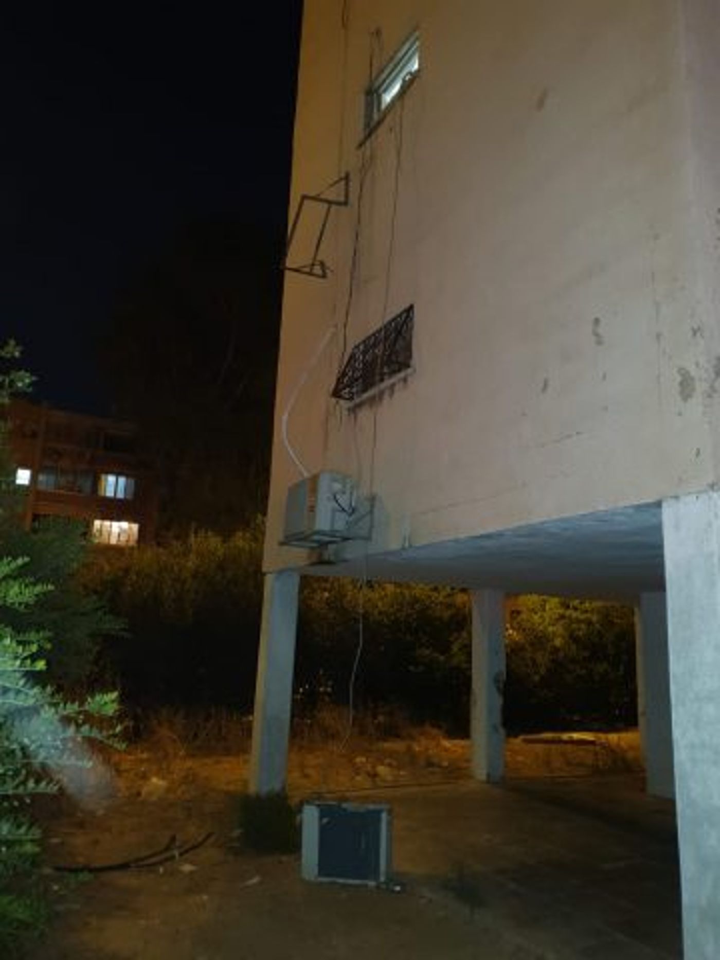 מתקין מזגנים נפל בעת עבודתו. מצבו קשה
