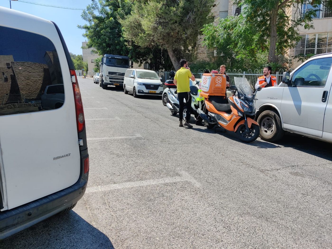 ירושלים: מתקין מזגנים נפל מגג מרפסת – מצבו קשה