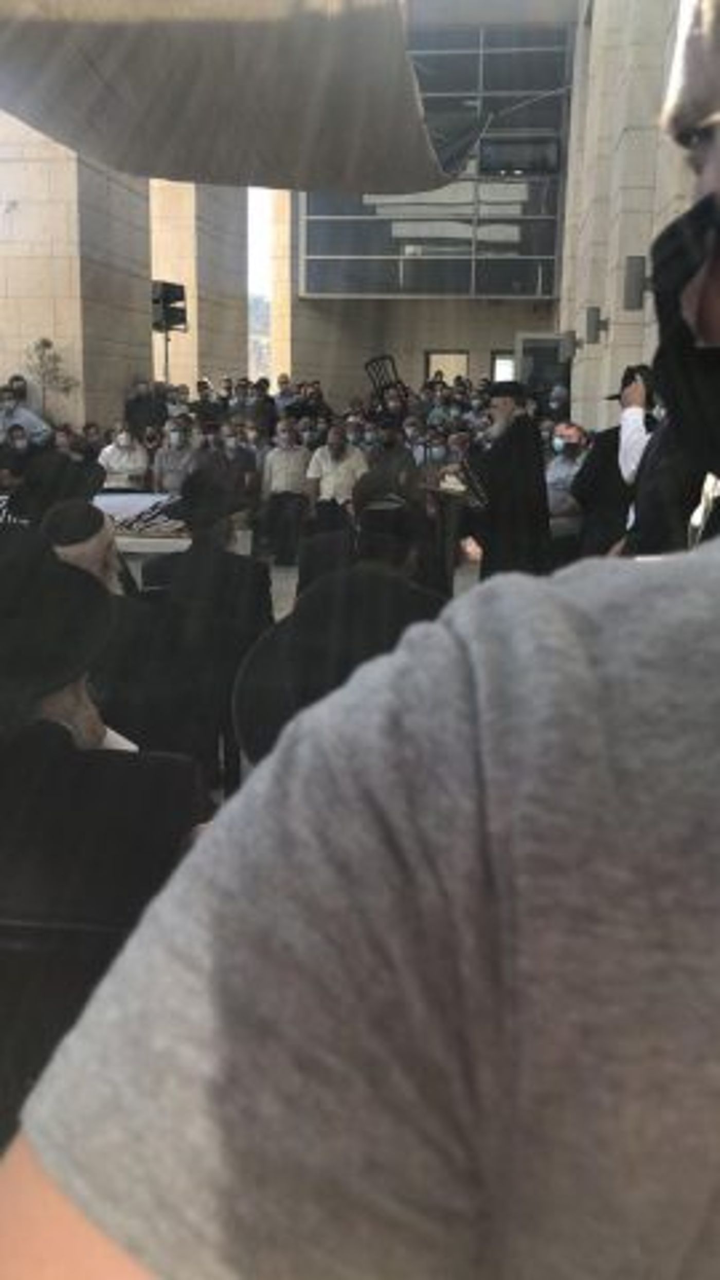 אלפים בהלווית הרב יהושע צוקרמן
