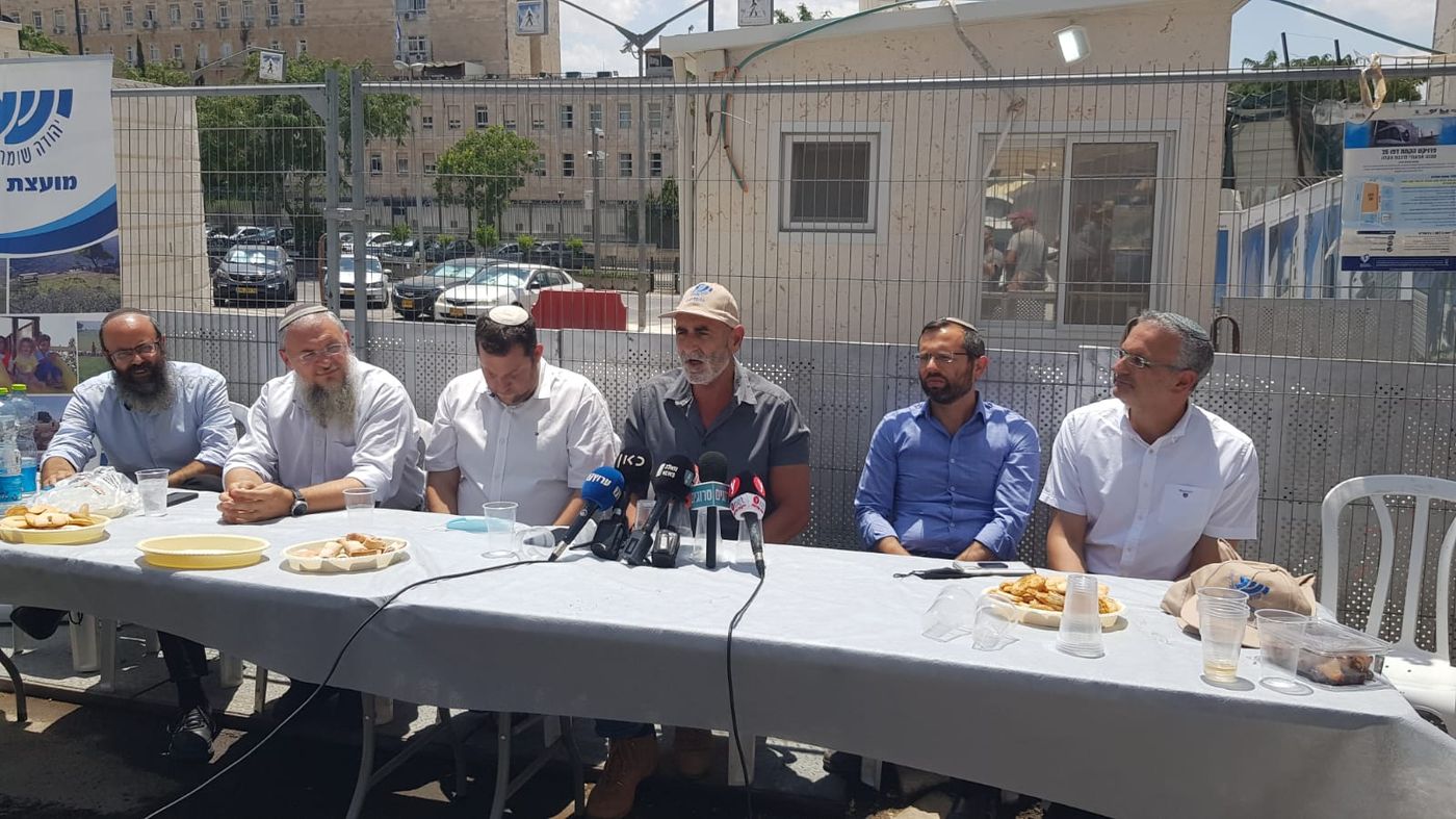 ראשי מועצת יש"ע מול לשכת רה"מ: חציית קו אדום