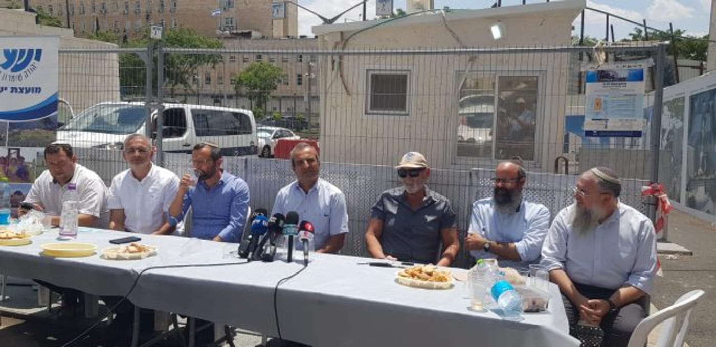 ראשי מועצת יש"ע מול לשכת רה"מ: חציית קו אדום