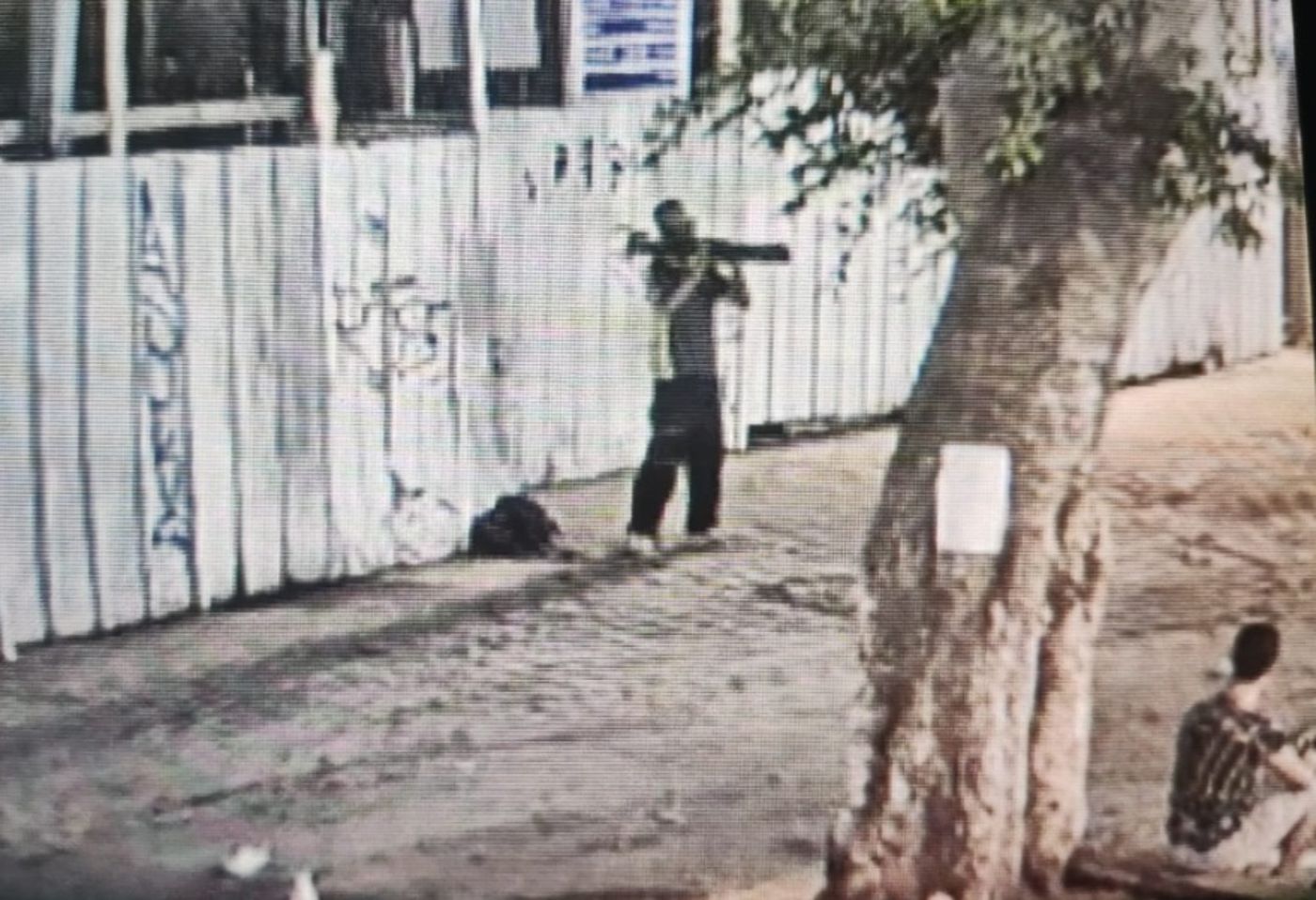 הומלס בת"א איים על חנות עם טיל לאו