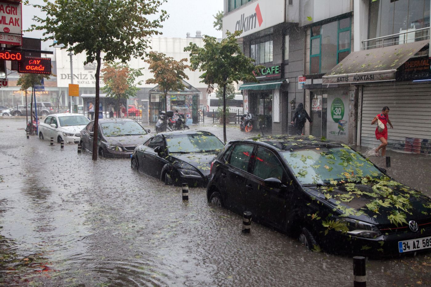גנץ הציע לטורקיה סיוע בעקבות השיטפונות במדינה
