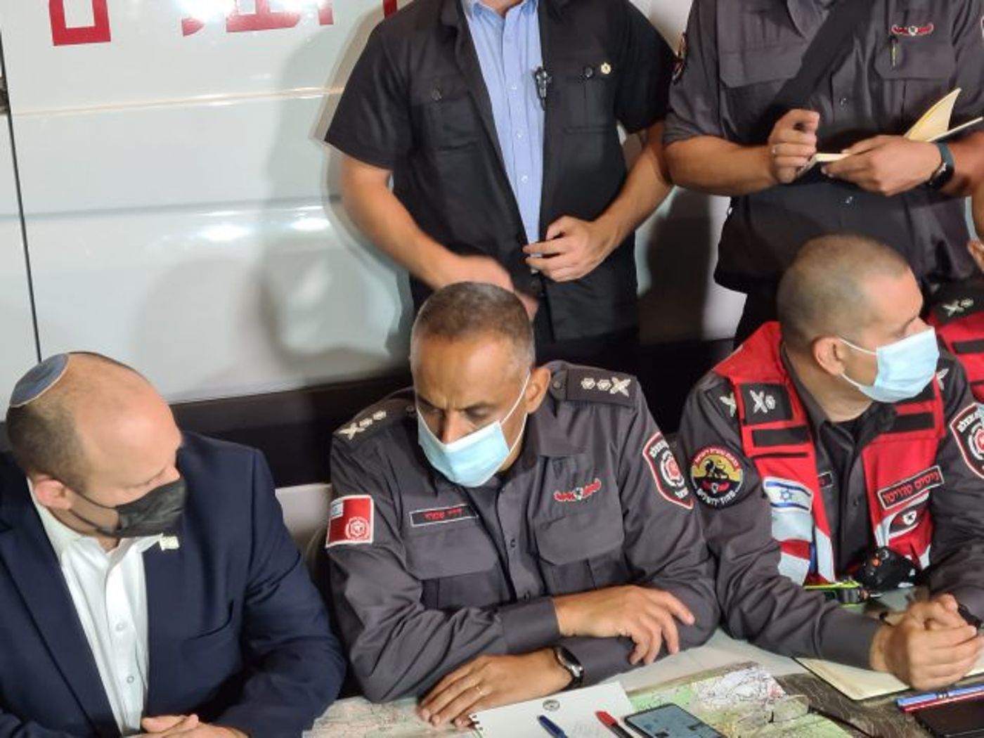 ראש הממשלה בנט בחפ"ק באדיבות דוברות כבאות והצלה