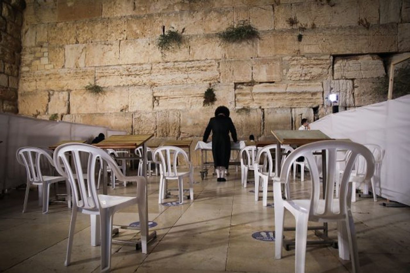 רחבת הכותל המערבי במתווה קפסולות (יונתן זינדל/פלאש90)