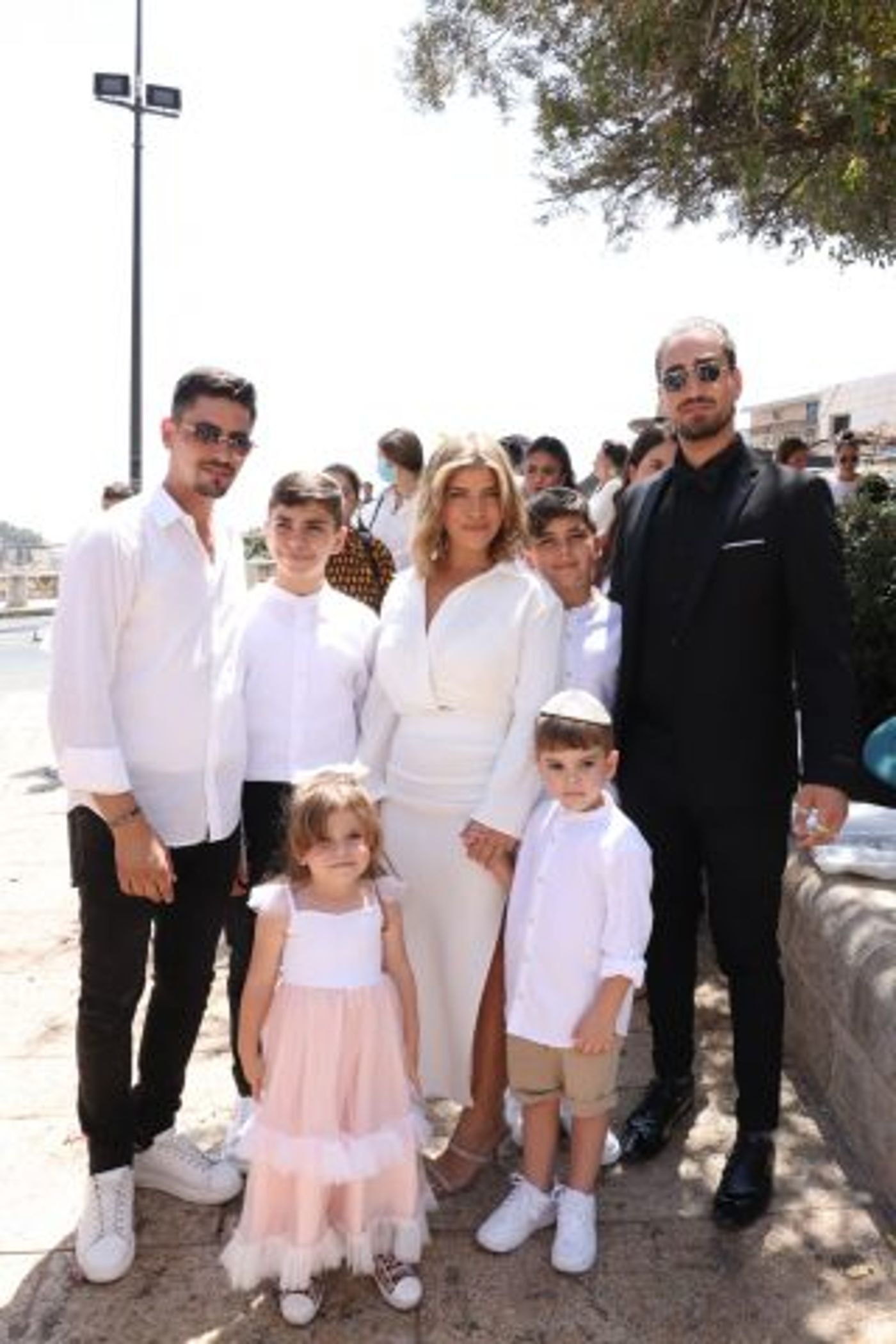 משפחת אזולאי עם המפיק שון בלאיש