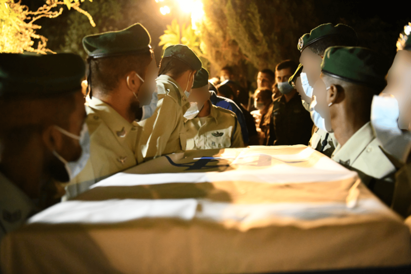 אלפים בהלווית הלוחם בראל שמואלי: "אין לנו חיים יותר"