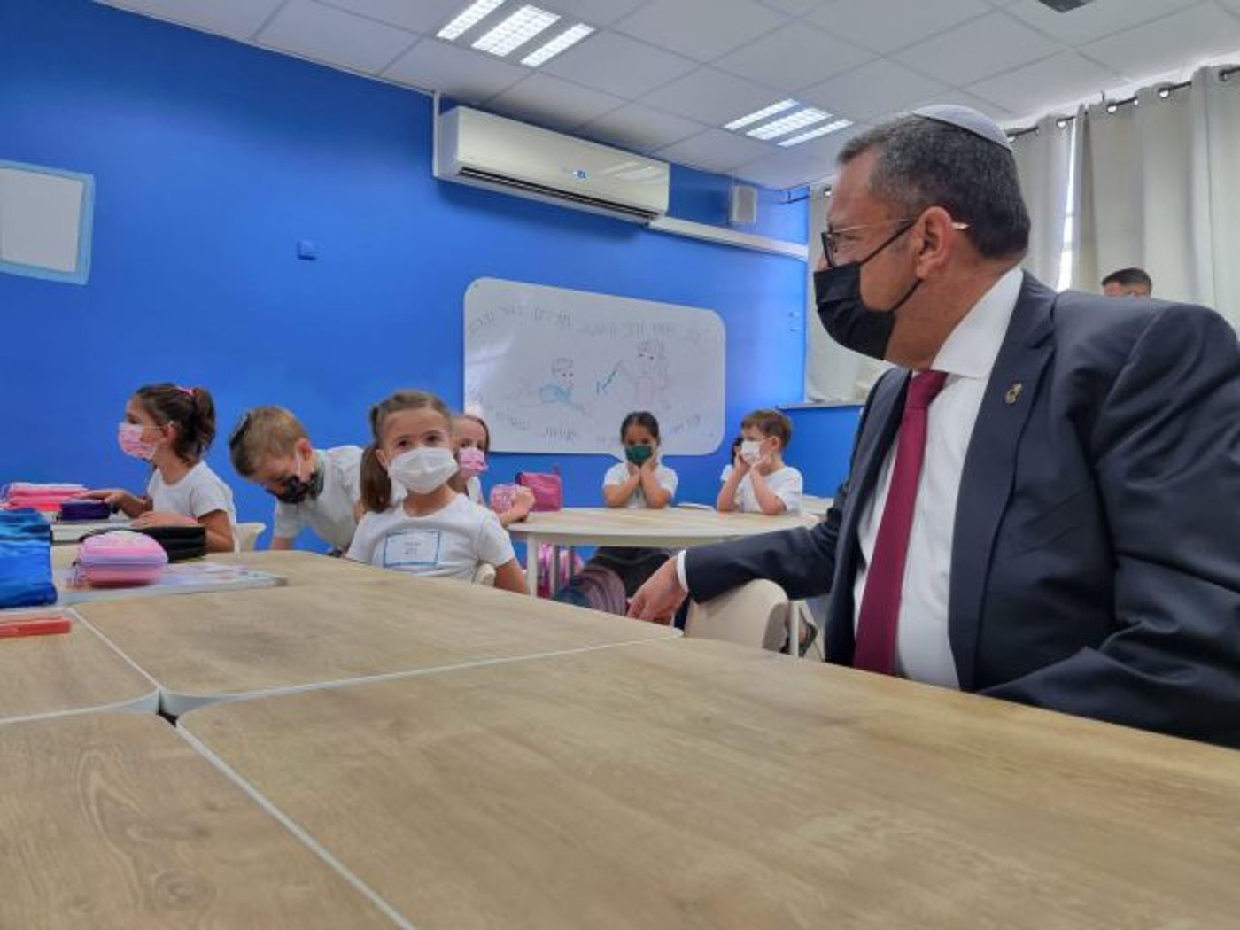 משה ליאון פתח את שנת הלימודים בבית ספר סרוג
