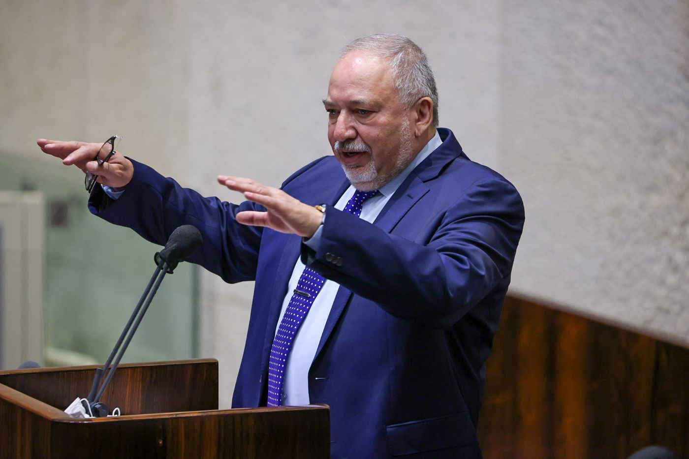 הטרלה נגד ליברמן: הצעת חוק מדיח כלים