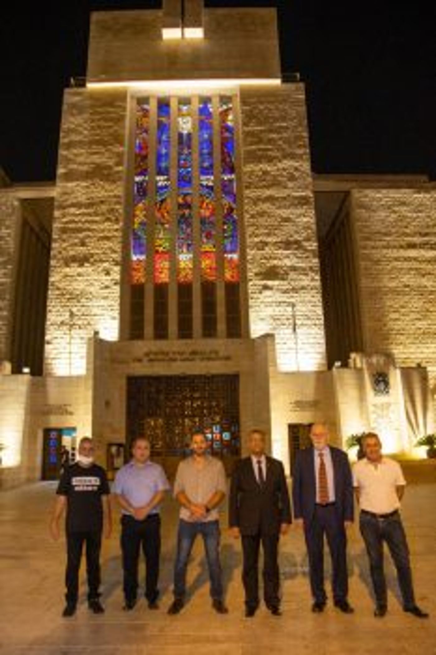 מרשים: בית הכנסת הגדול בצבעים שלא הכרתם