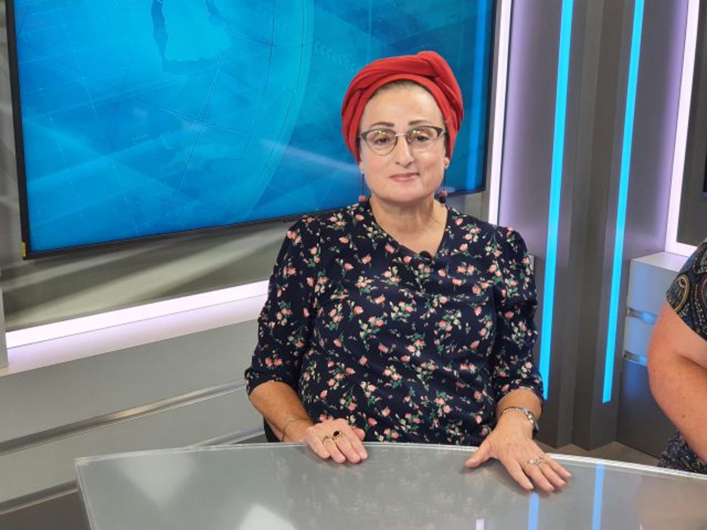 מלווה צמודה. שרי לאופר (סרוגים)