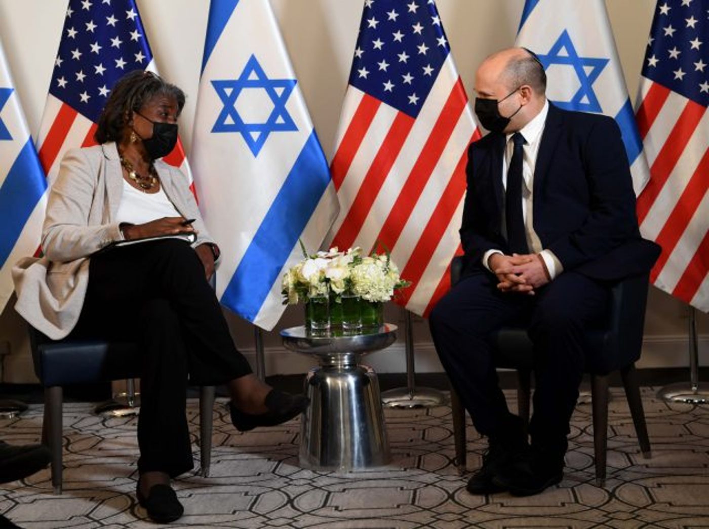 לאחר הנאום באו"ם: בנט נפגש עם המזכ"ל והשגרירה