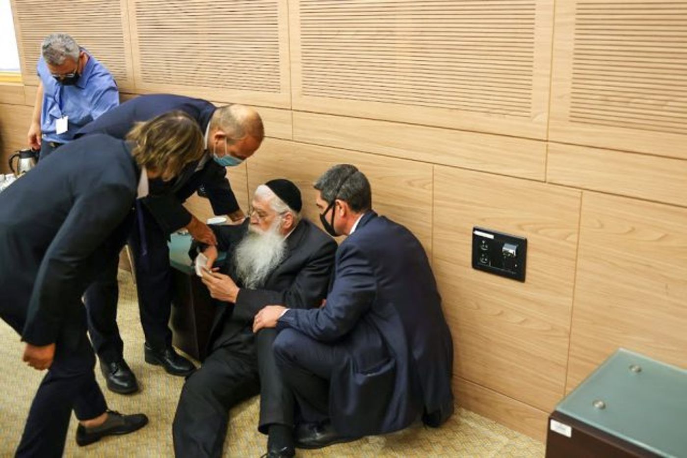 צפו: ההטרלה של מאיר פרוש לגלעד קריב בכנסת