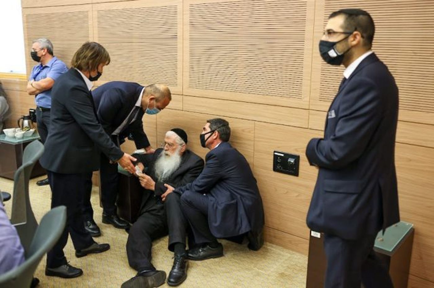 צפו: ההטרלה של מאיר פרוש לגלעד קריב בכנסת