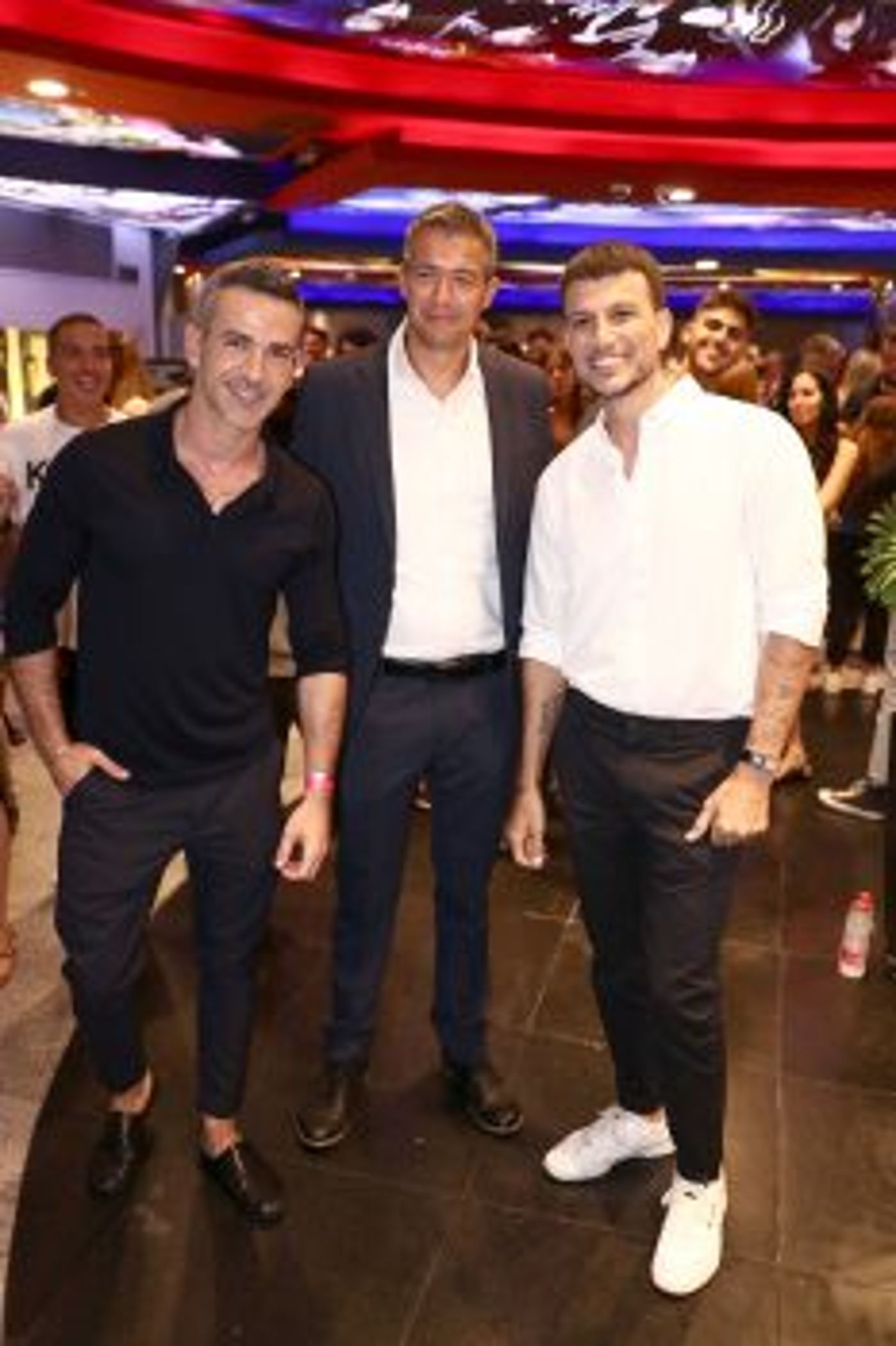 אסי עזר ואלברט אסקולה עם יועז הנדל, שר התקשורת