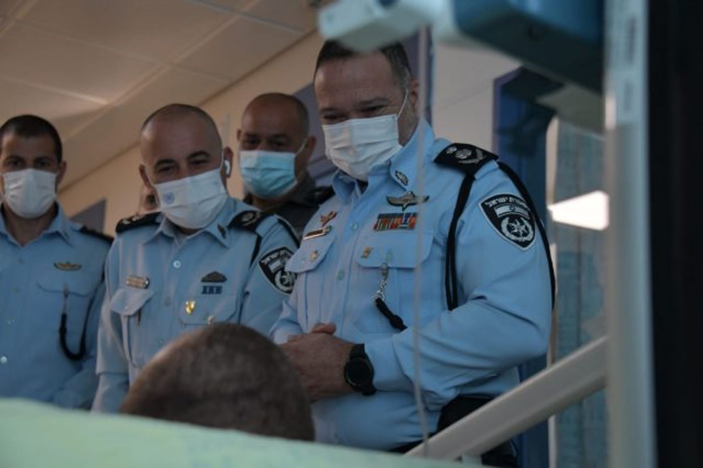 המפכ"ל ביקר את הלוחם שנפצע בקלנדיה
