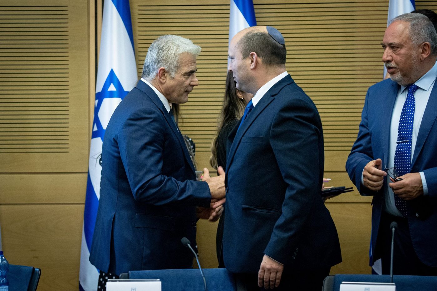בנט ולפיד, ארכיון