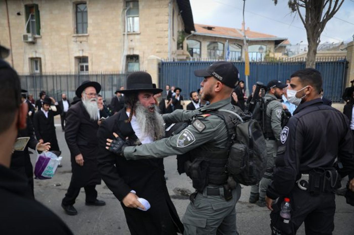 תחת מהומות והפגנות: הוארך מעצרו של ברלנד