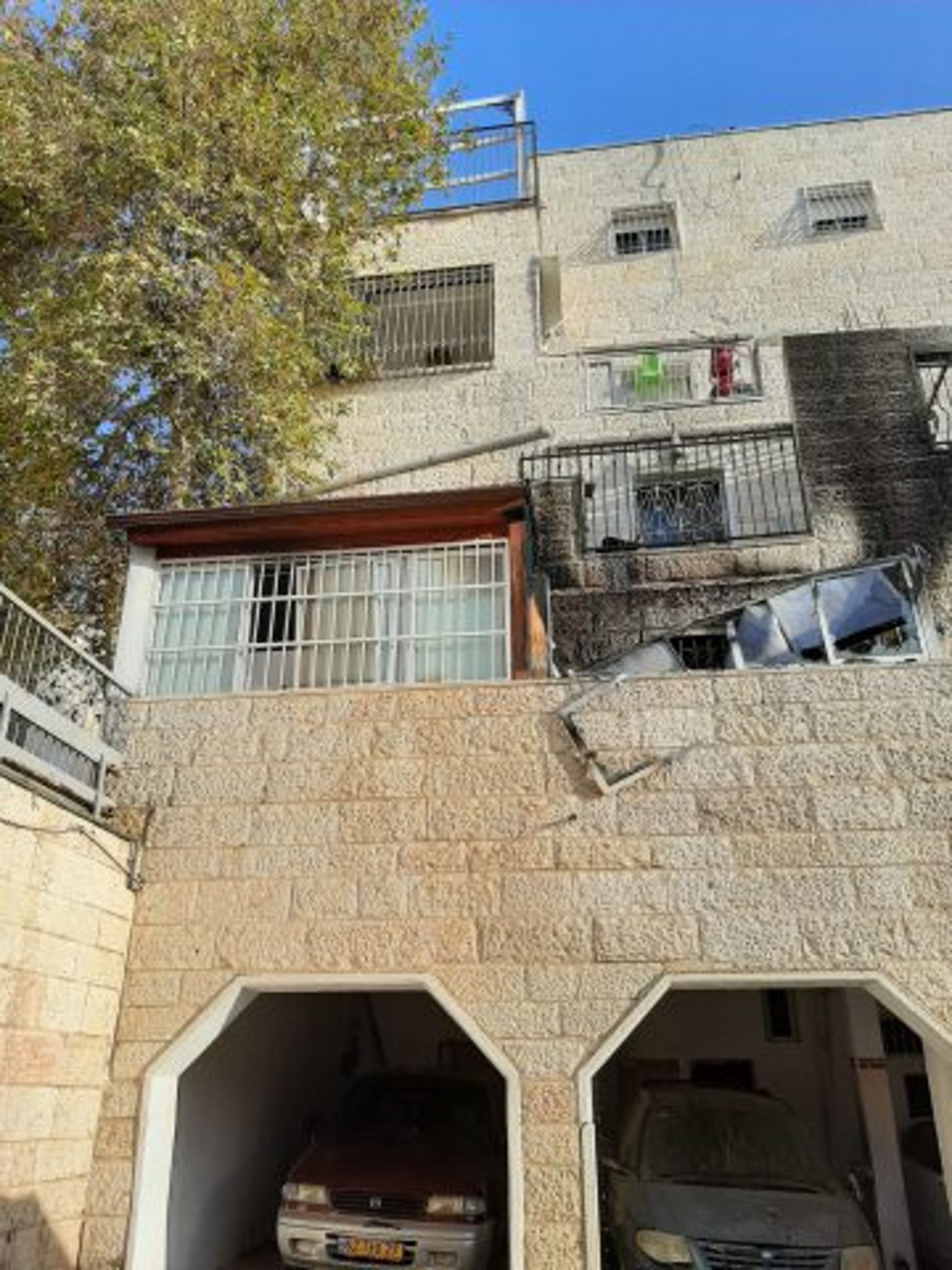 בית כנסת בירושלים עלה באש: 'ארון הקודש לא נפגע'