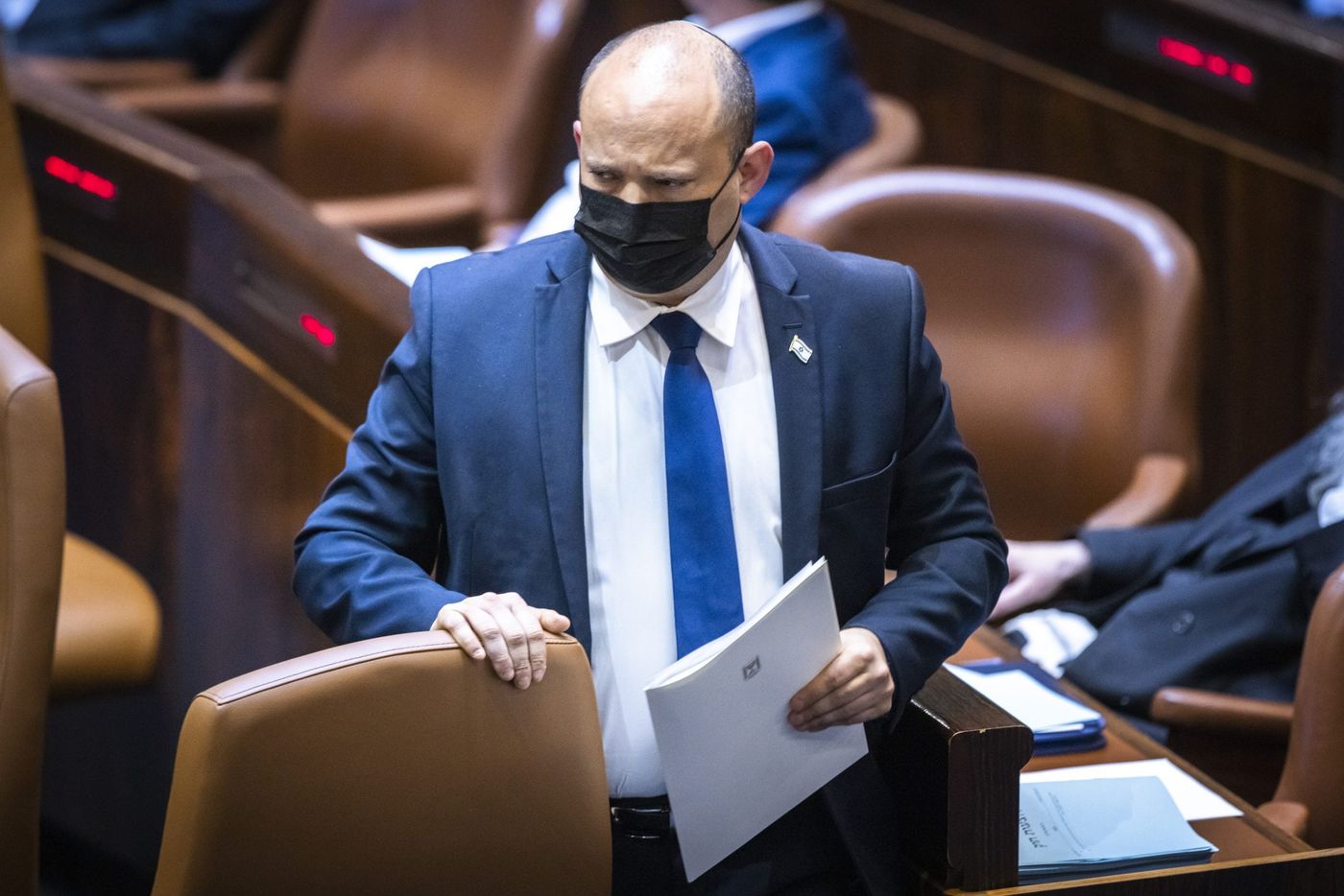 בנט: "מקבל את הביקורת. היה רצון להקל על הילדים"