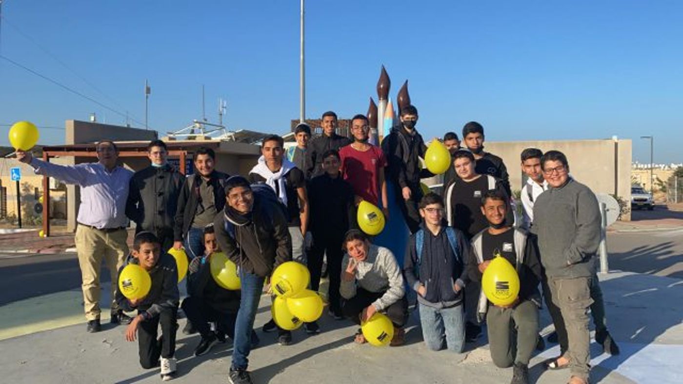 הר"מ איבד את הטלפון; תלמידי הישיבה רכשו לו מכשיר חדש