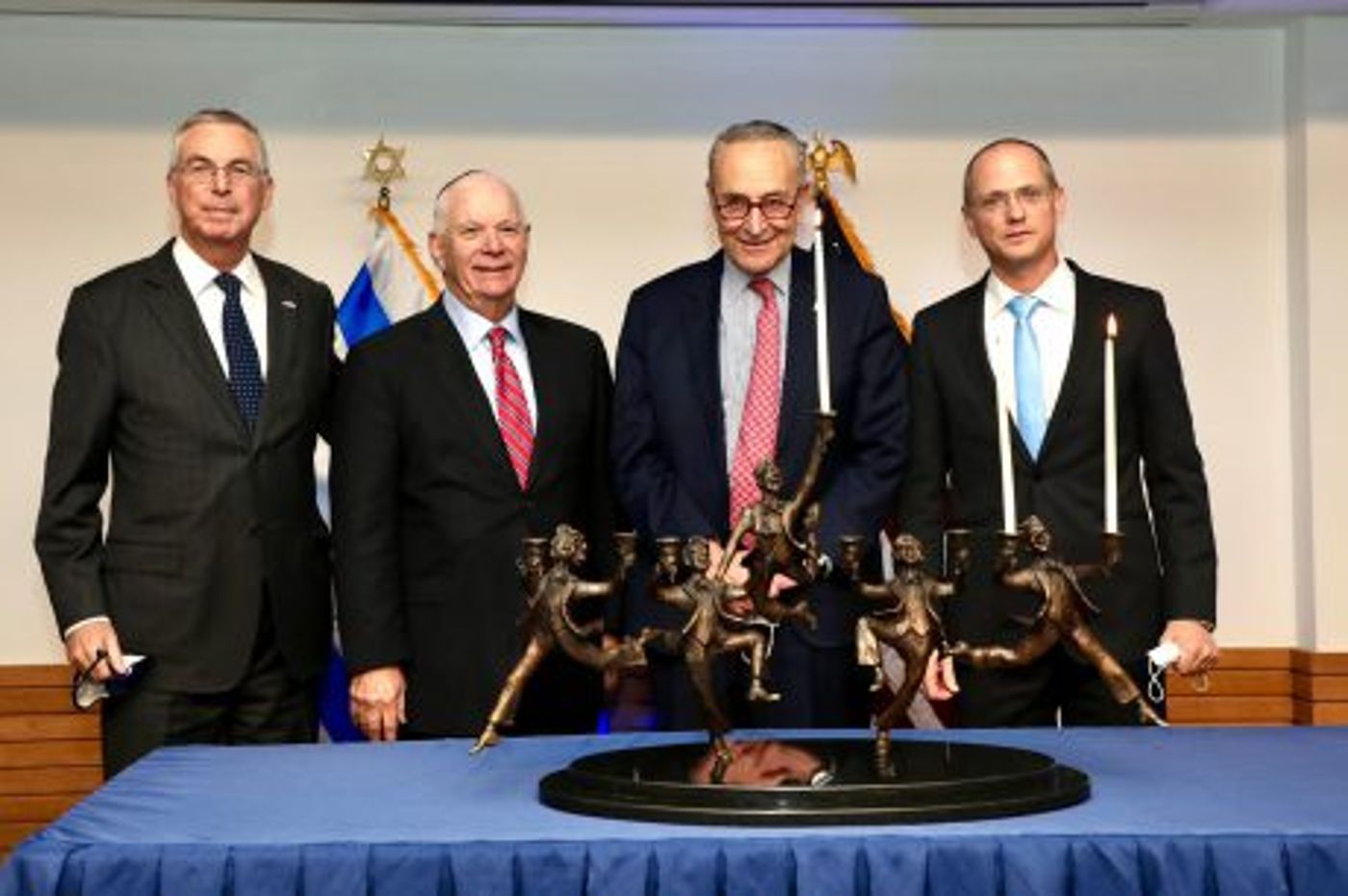 חג בארה"ב: הרצוג ערך מסיבת חנוכה בוושינגטון