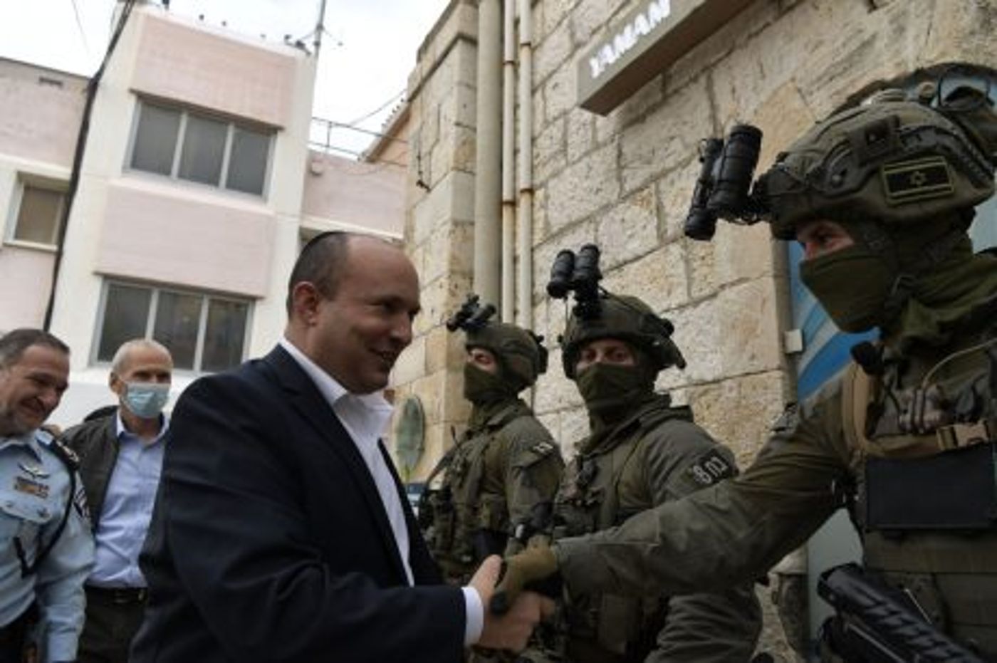בנט: "מקבל את הביקורת. היה רצון להקל על הילדים"