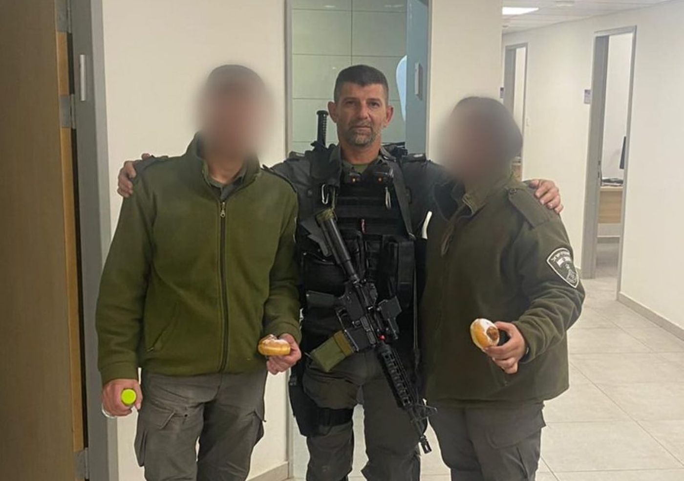 שוטרי מג"ב לאחר החקירה