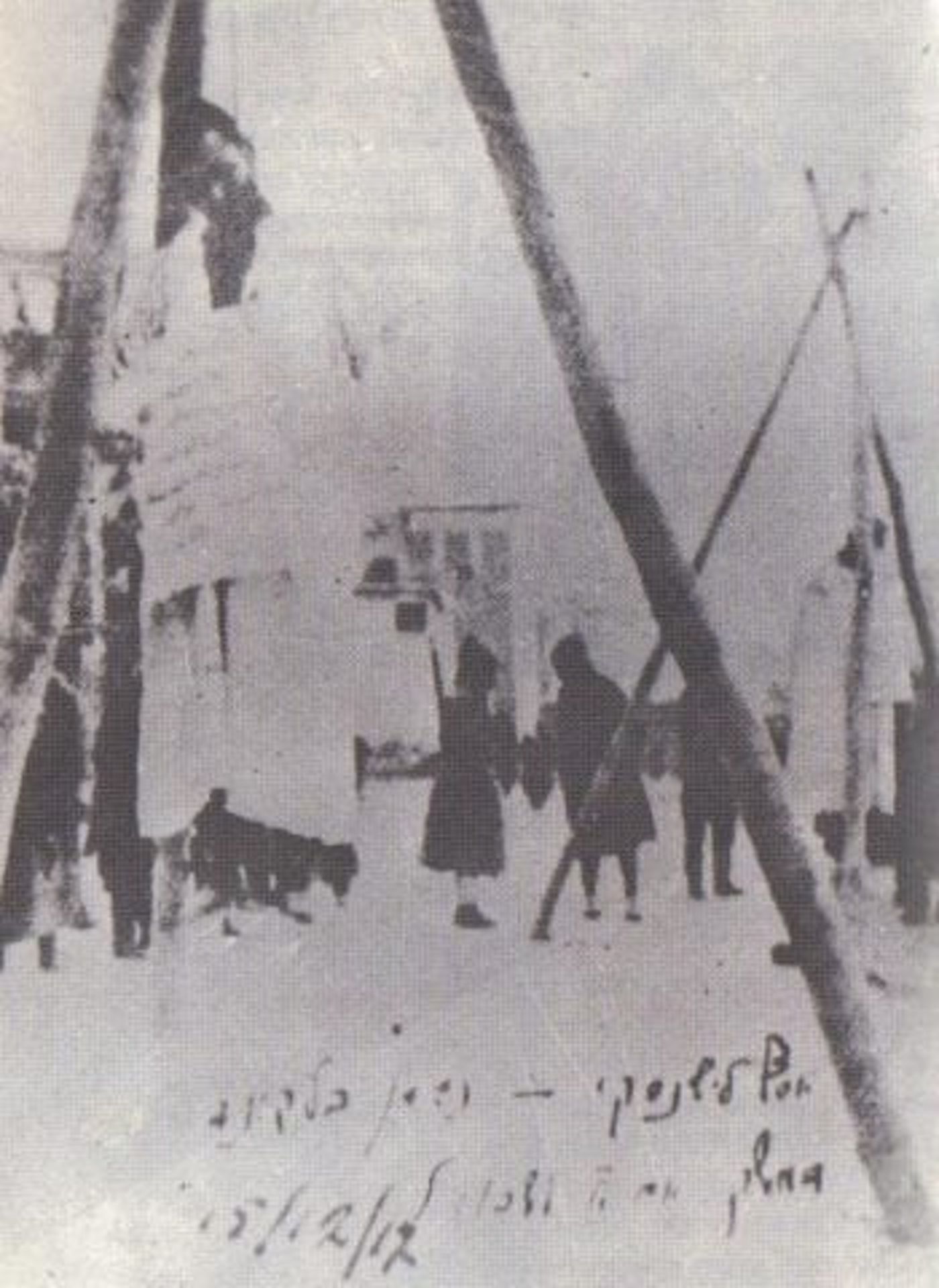 נעמן בלקינד (מימין) ויוסף לישנסקי תלויים בדמשק