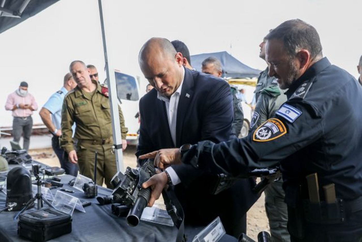 חברי המשותפת תוקפים את בנט: "אתה לא קאובוי"