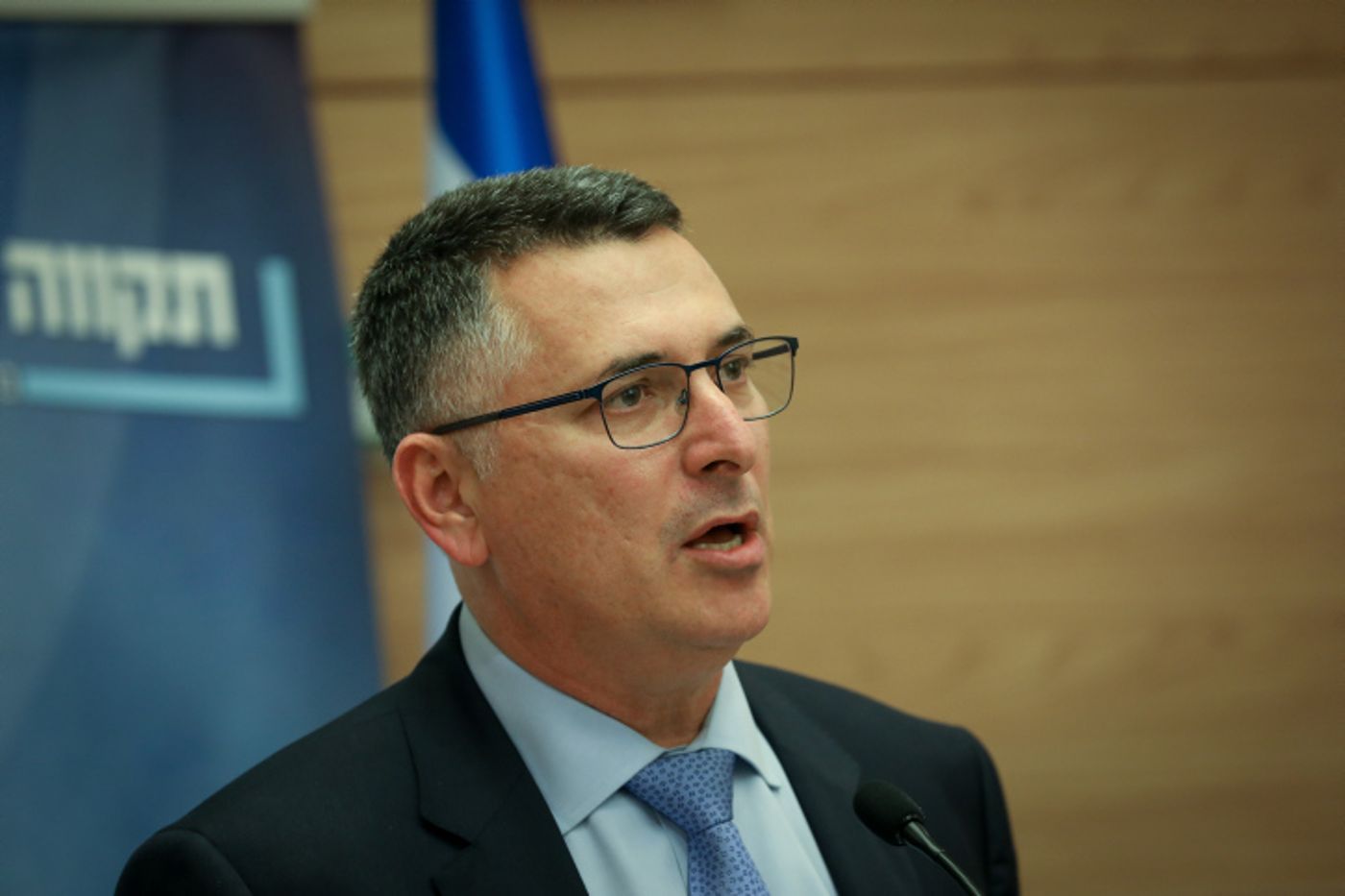 נלחץ מהסקרים? המהלך המפתיע של גדעון סער