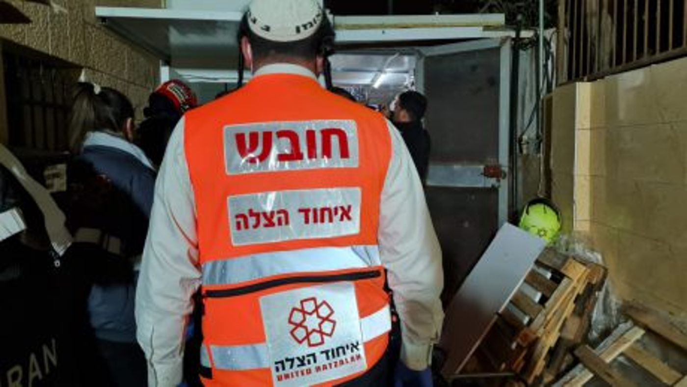 טכנאי מעליות נפצע אנוש בתאונת עבודה בירושלים