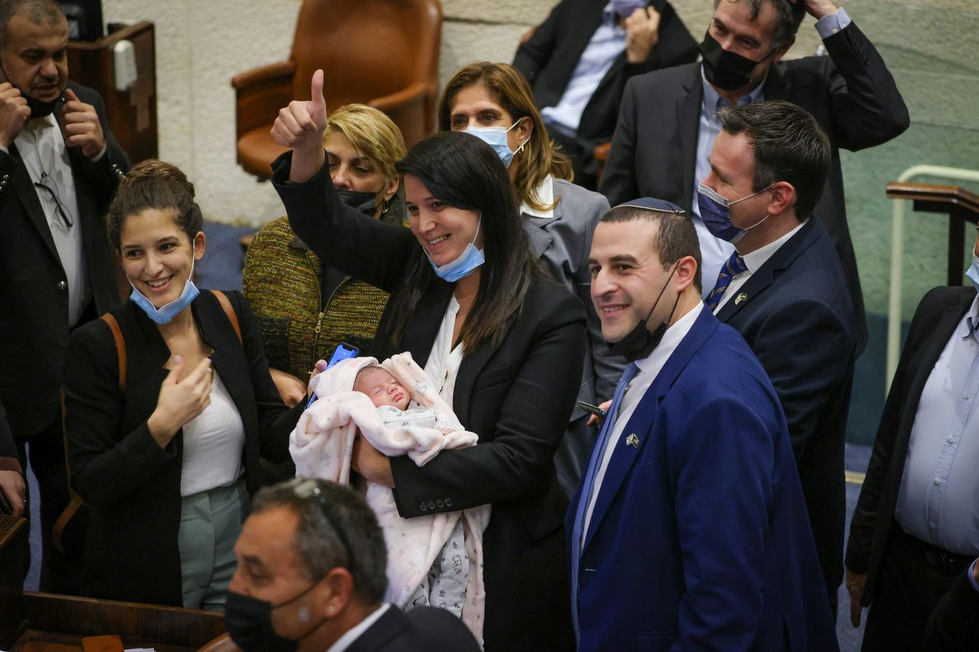 6 ימים אחרי הלידה: שירלי פינטו הוזעקה לכנסת