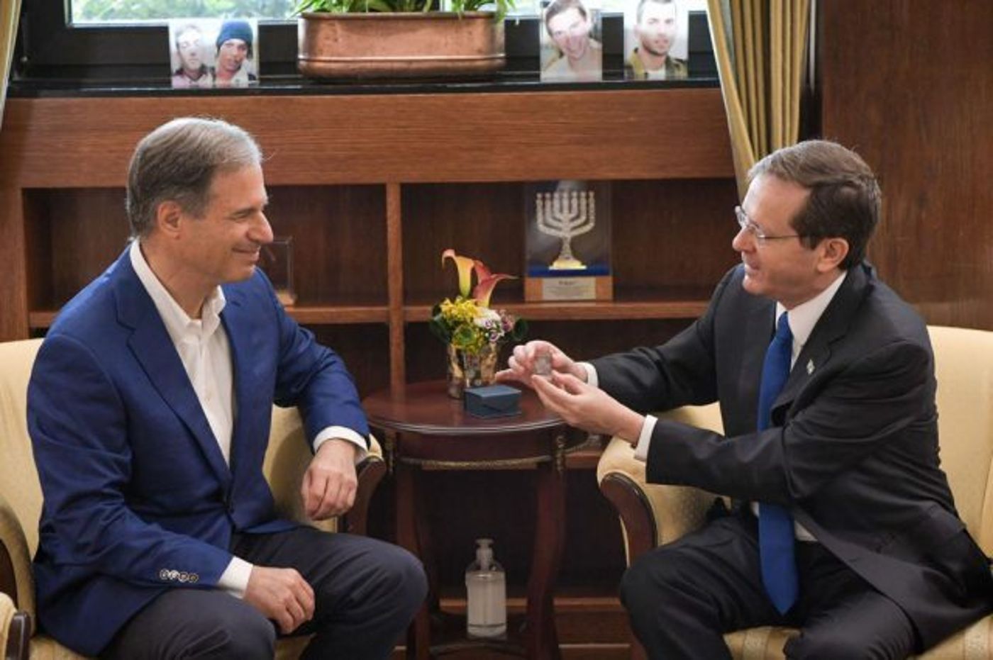 הנשיא לסטיבה: "עיני כל העם נשואות אלייך"