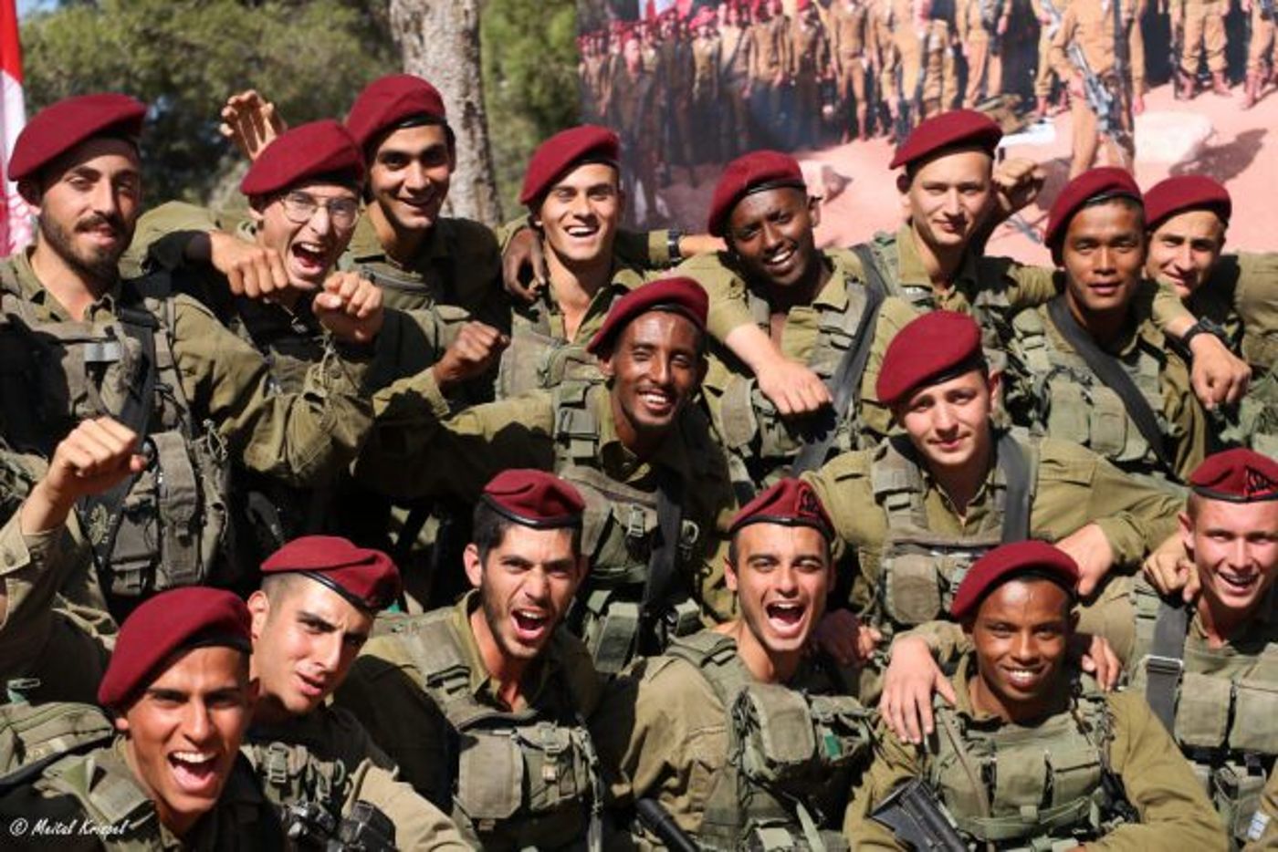 לוחמי צנחנים מקבלים כומתה (דו"צ)