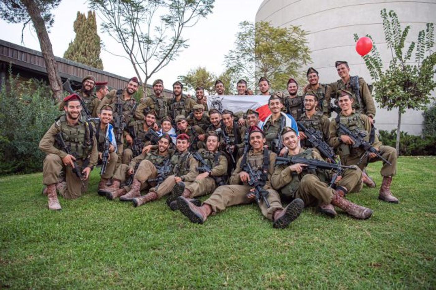 רגע לפני הכומתה האדומה. צנחנים (דובר צה"ל)