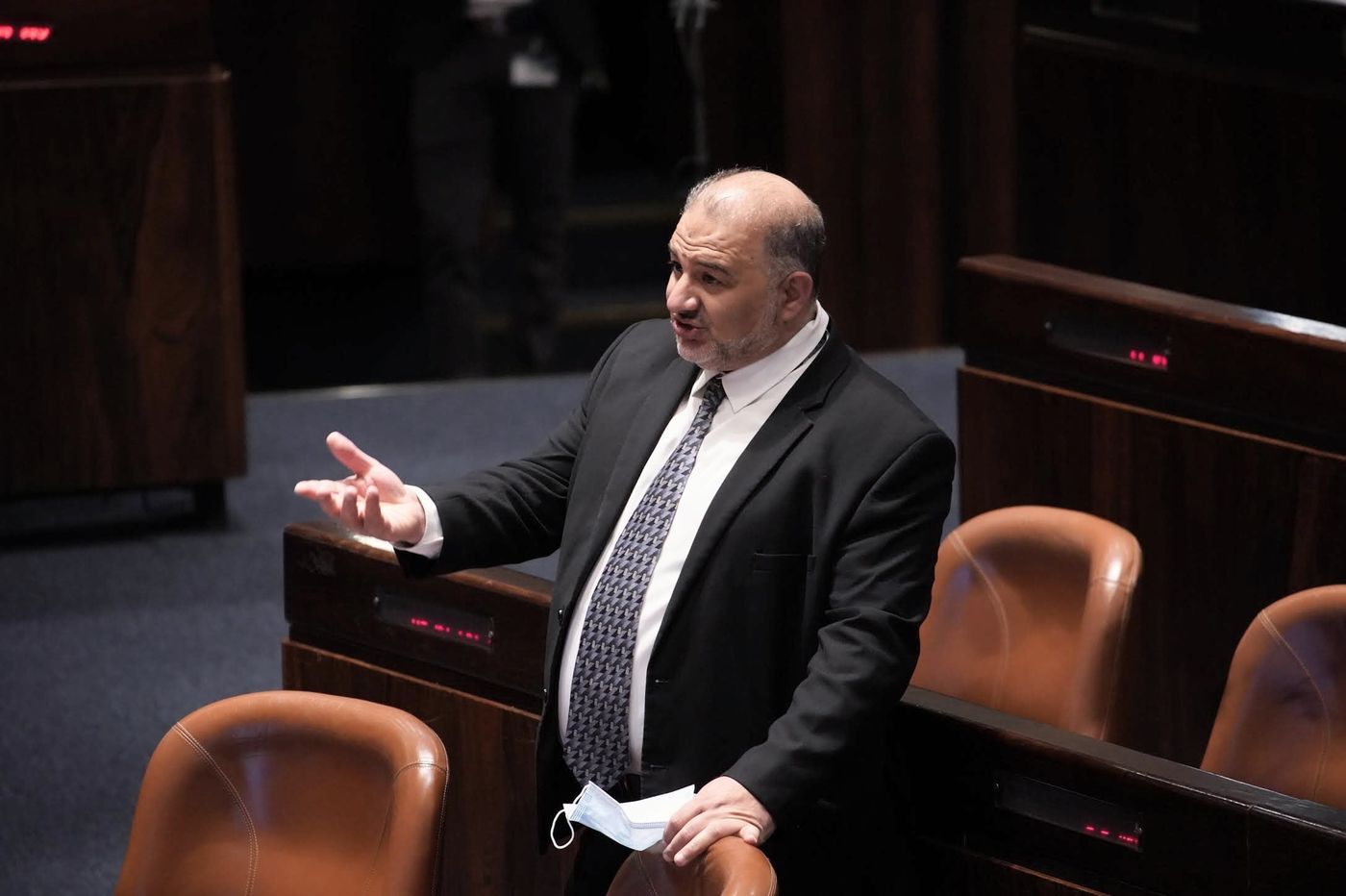 סערת הנטיעות | עבאס: "עץ לא חשוב מבן אדם"