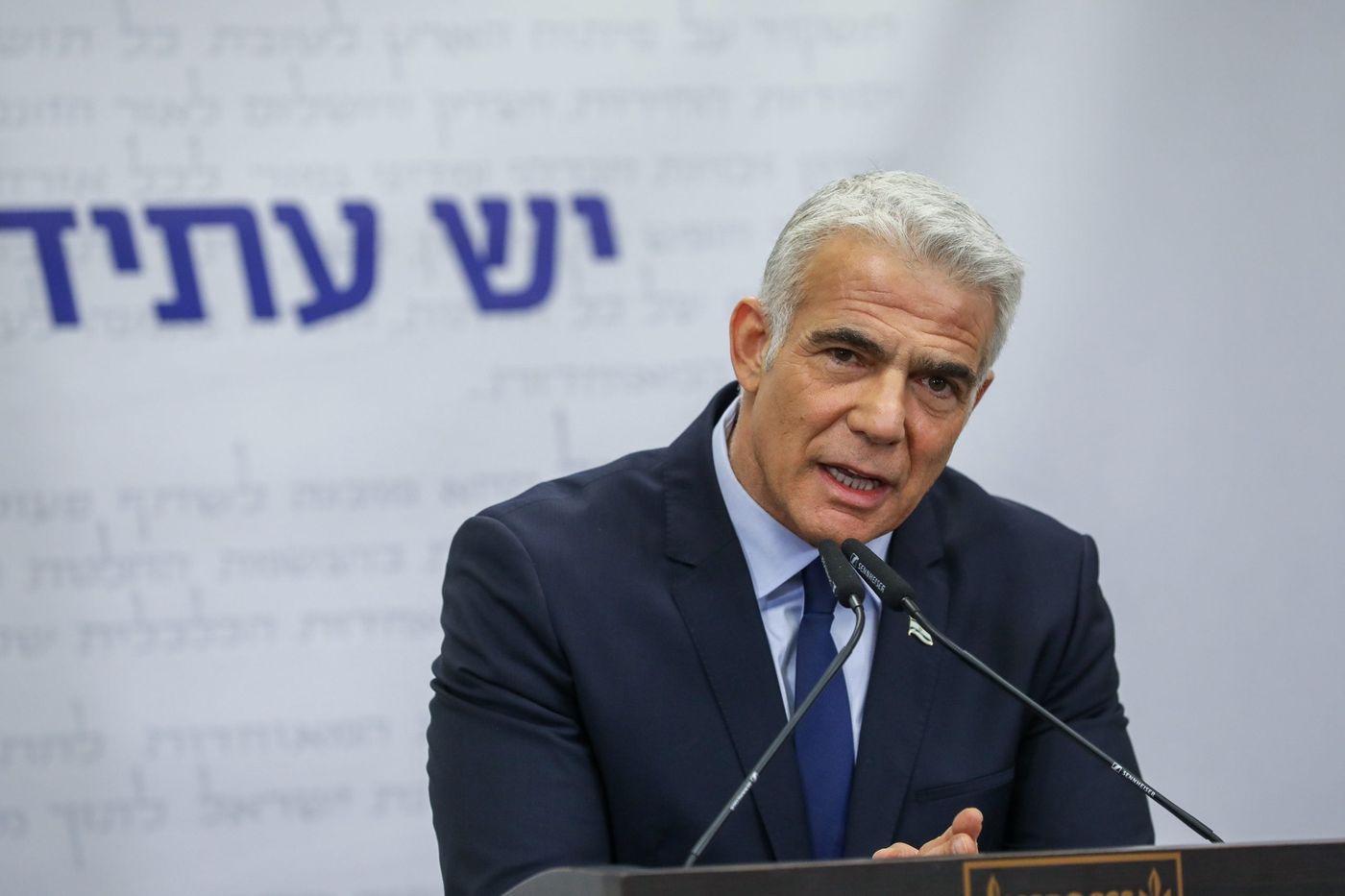 לפיד: העצמאיים נפגעו, אנחנו לא נפקיר אותם