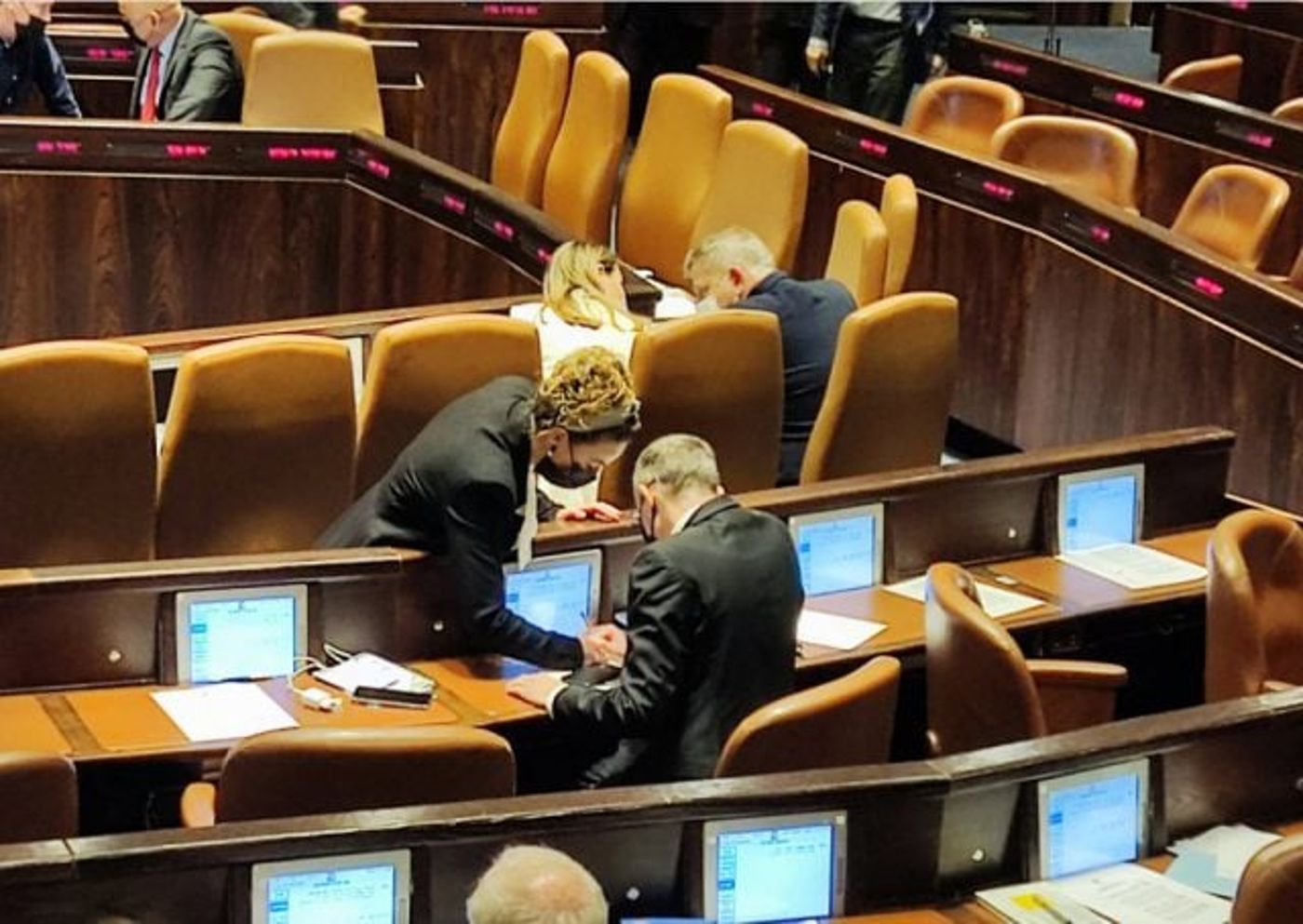 יו"ר הקואליציה סילמן סוגרת קצוות עם מרכז האופוזיציה לוין