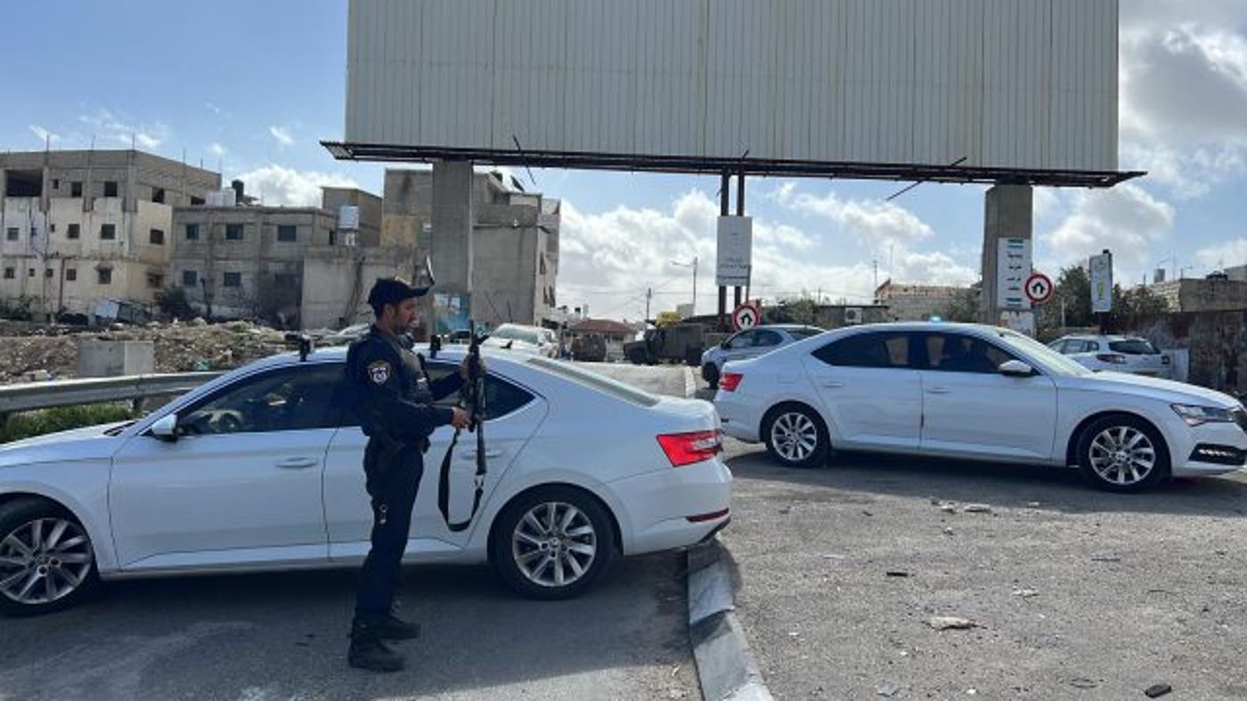המשטרה בכפר חיזמא (חיים גולדברג)