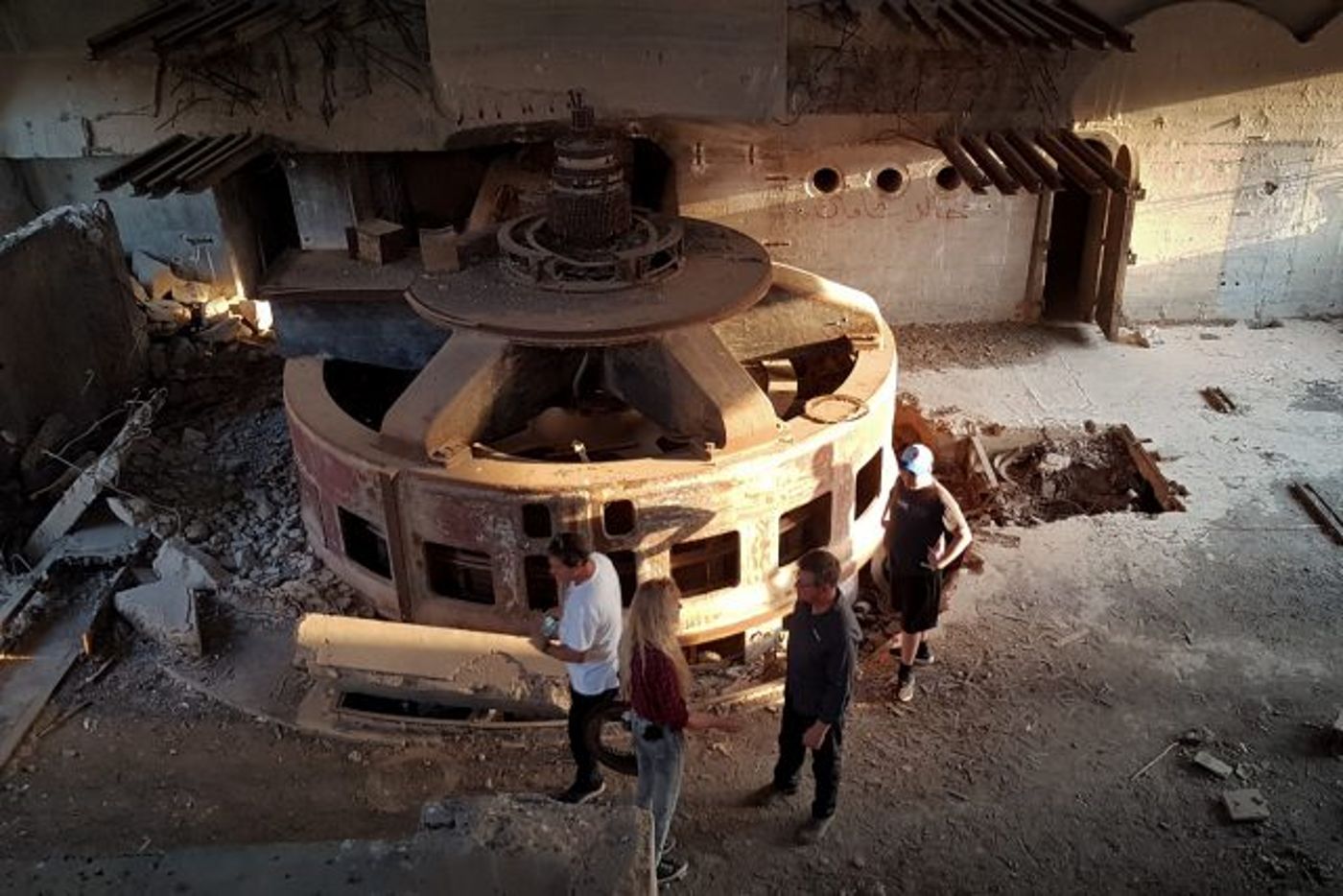 שאריות הטורבינה בתחנת הכוח בנהריים (באסל עווידאת/פלאש90)