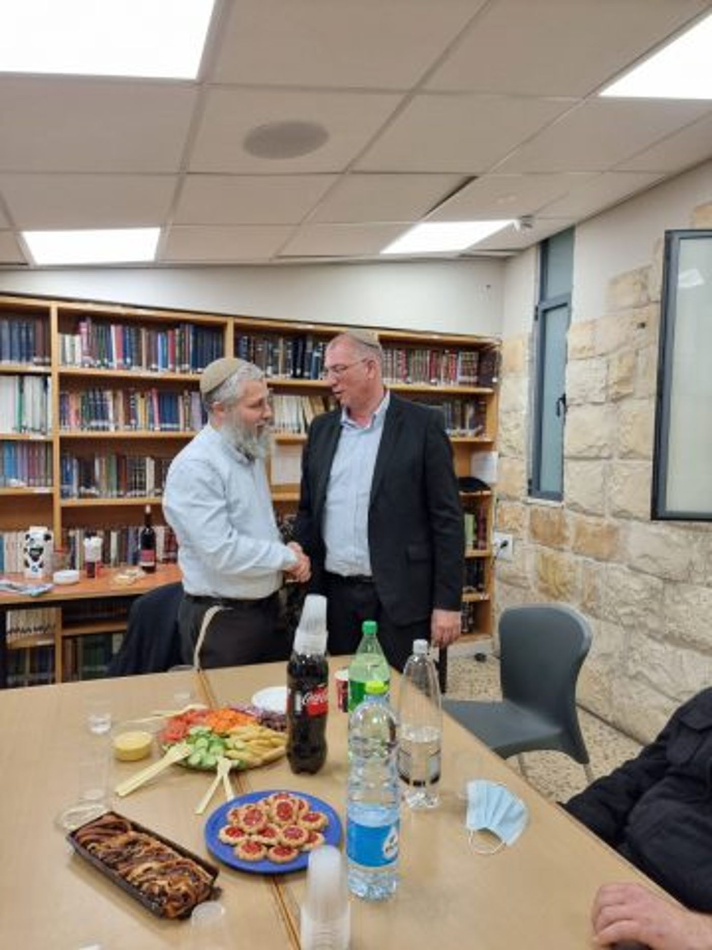 אורבך הגיע להרמת כוסית בישיבה בדרום תל אביב